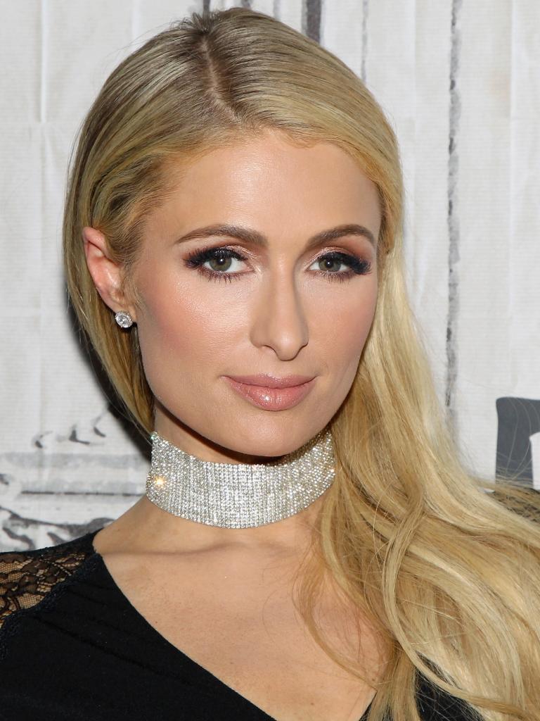 Paris Hilton / Paris Hilton Says It S Hard For Her To Be Normal In New ...